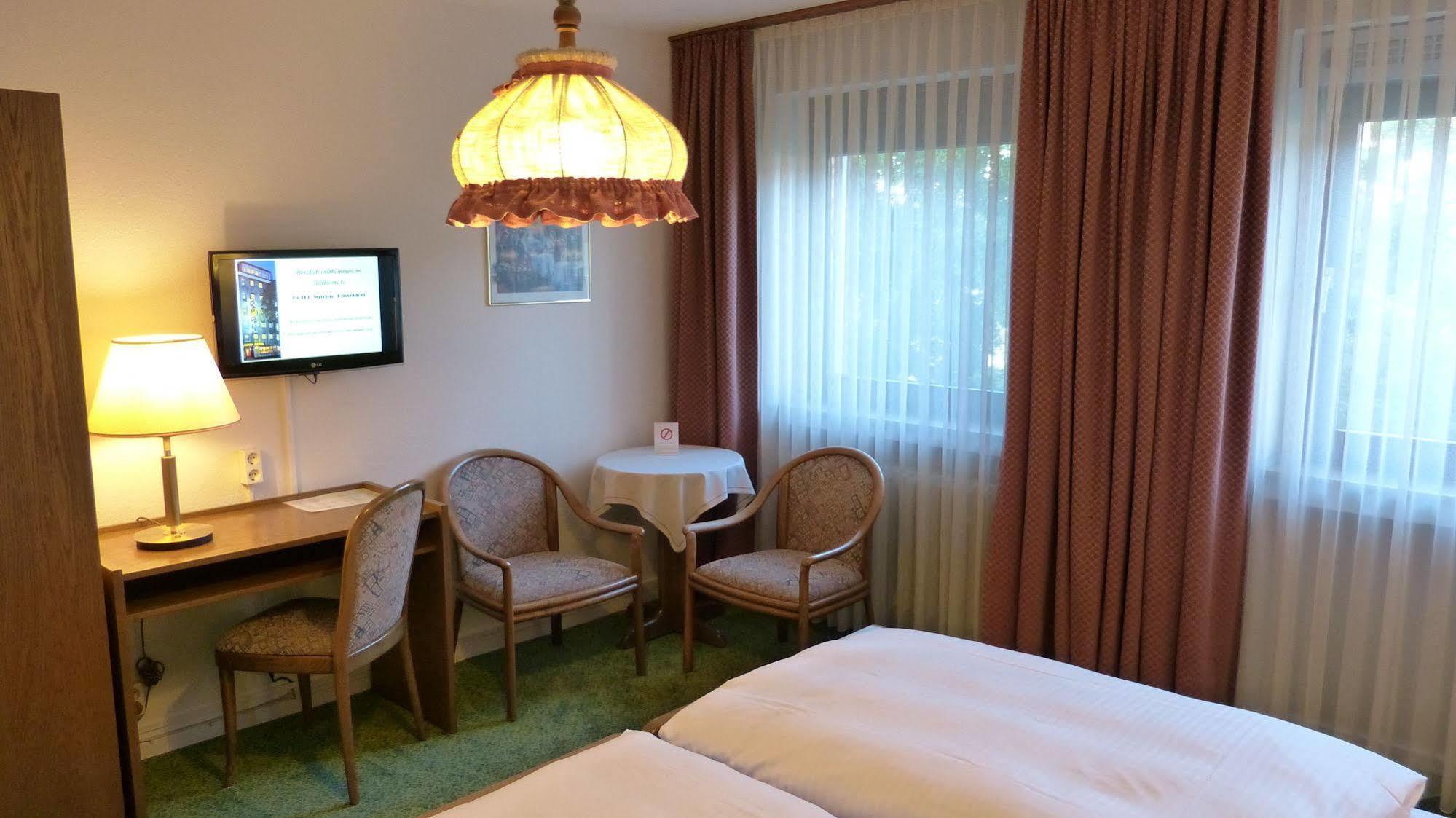 Hotel Wurms ดุสเซลดอร์ฟ ภายนอก รูปภาพ