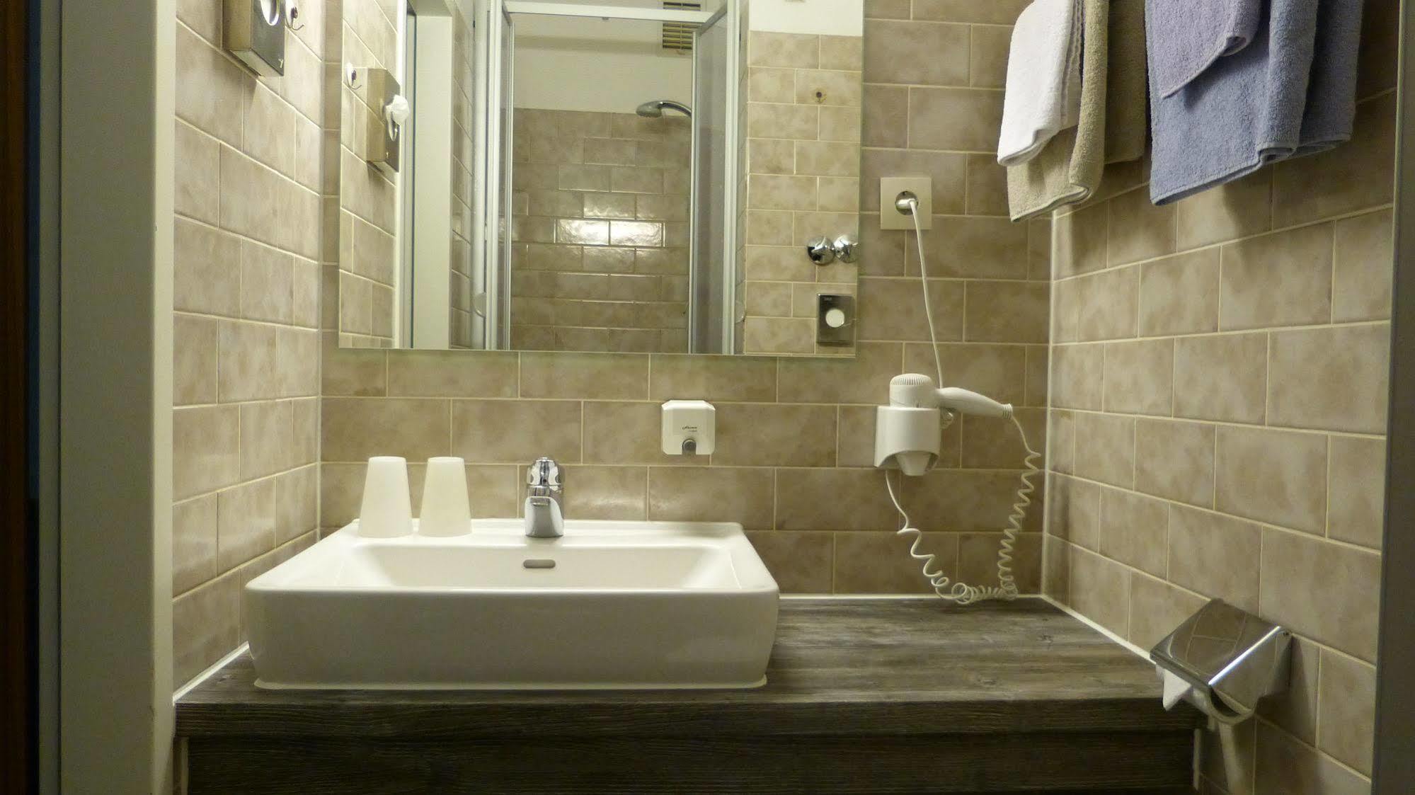 Hotel Wurms ดุสเซลดอร์ฟ ภายนอก รูปภาพ