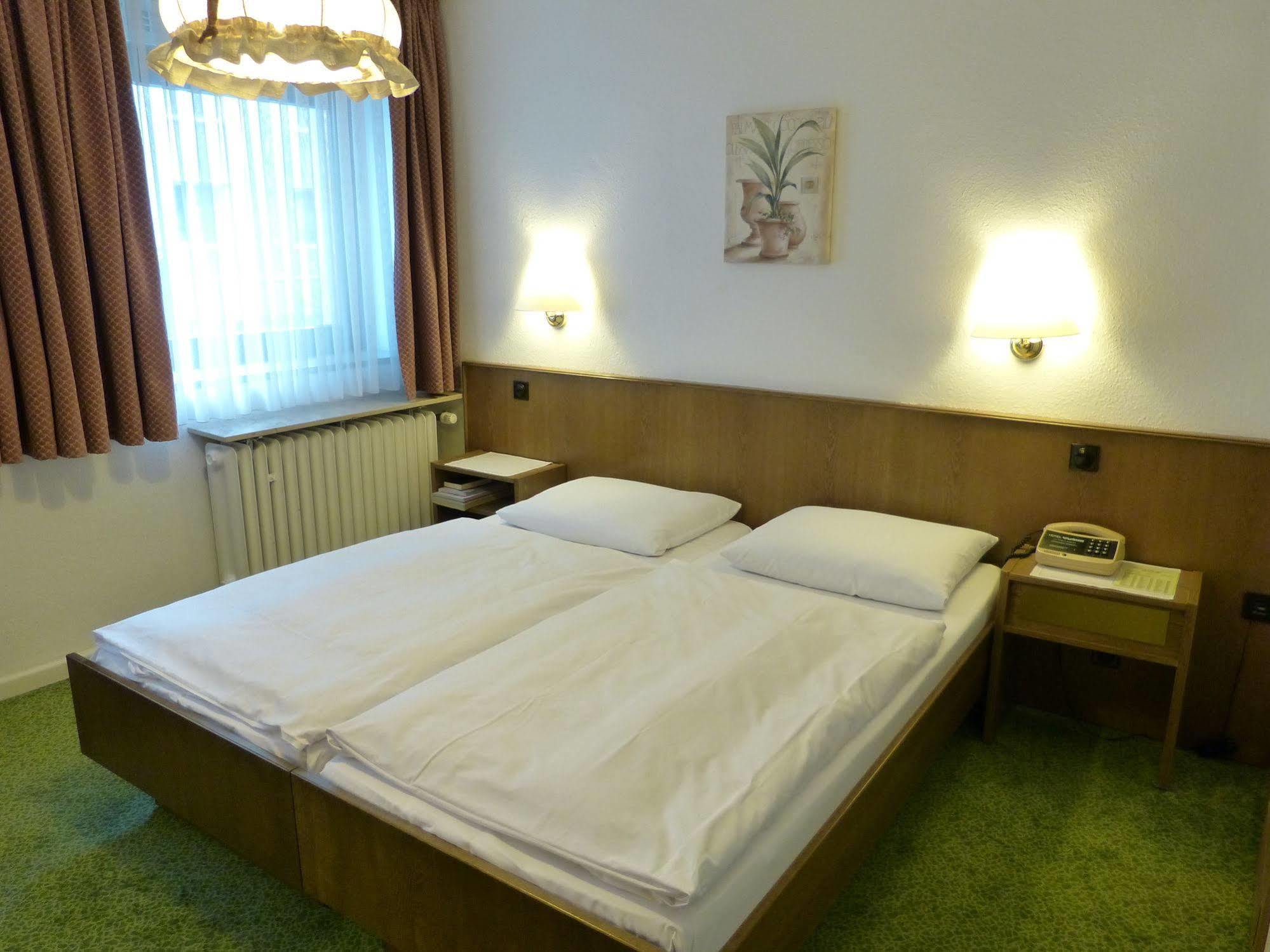 Hotel Wurms ดุสเซลดอร์ฟ ภายนอก รูปภาพ
