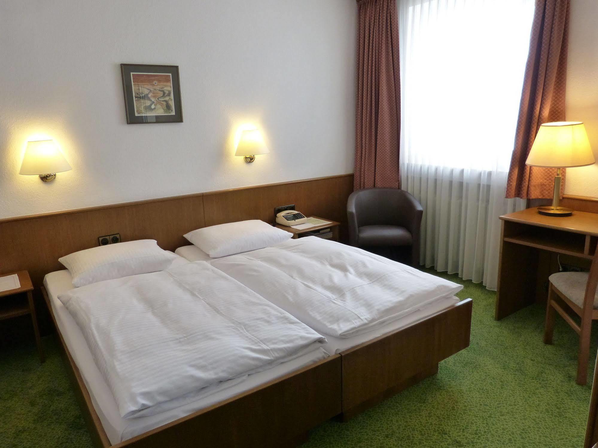 Hotel Wurms ดุสเซลดอร์ฟ ภายนอก รูปภาพ