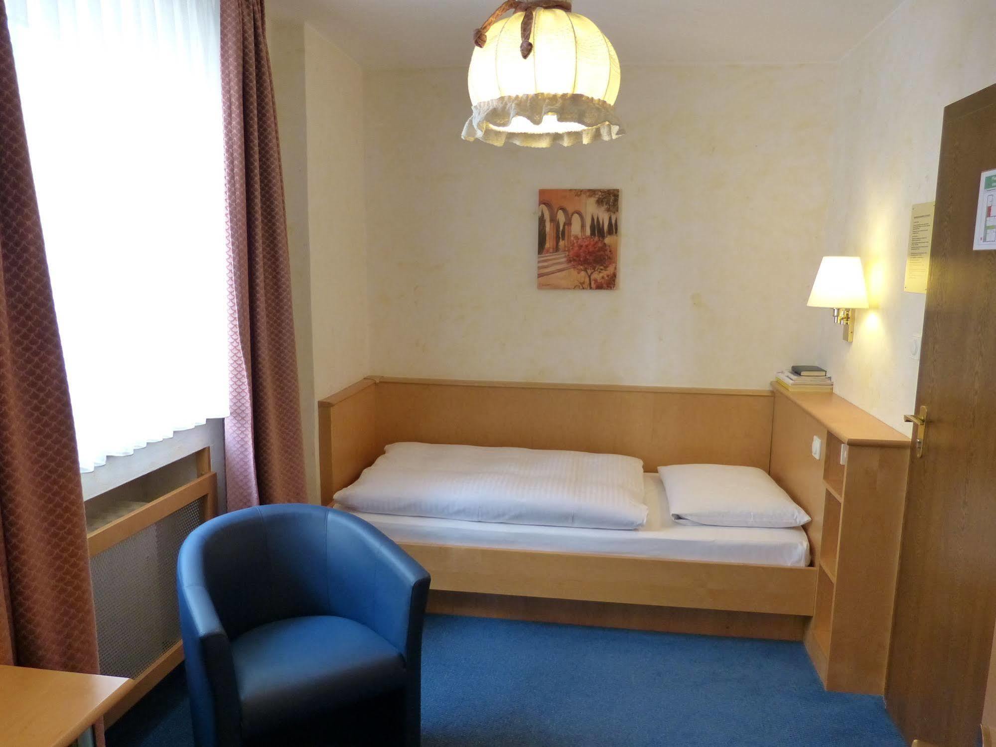 Hotel Wurms ดุสเซลดอร์ฟ ภายนอก รูปภาพ