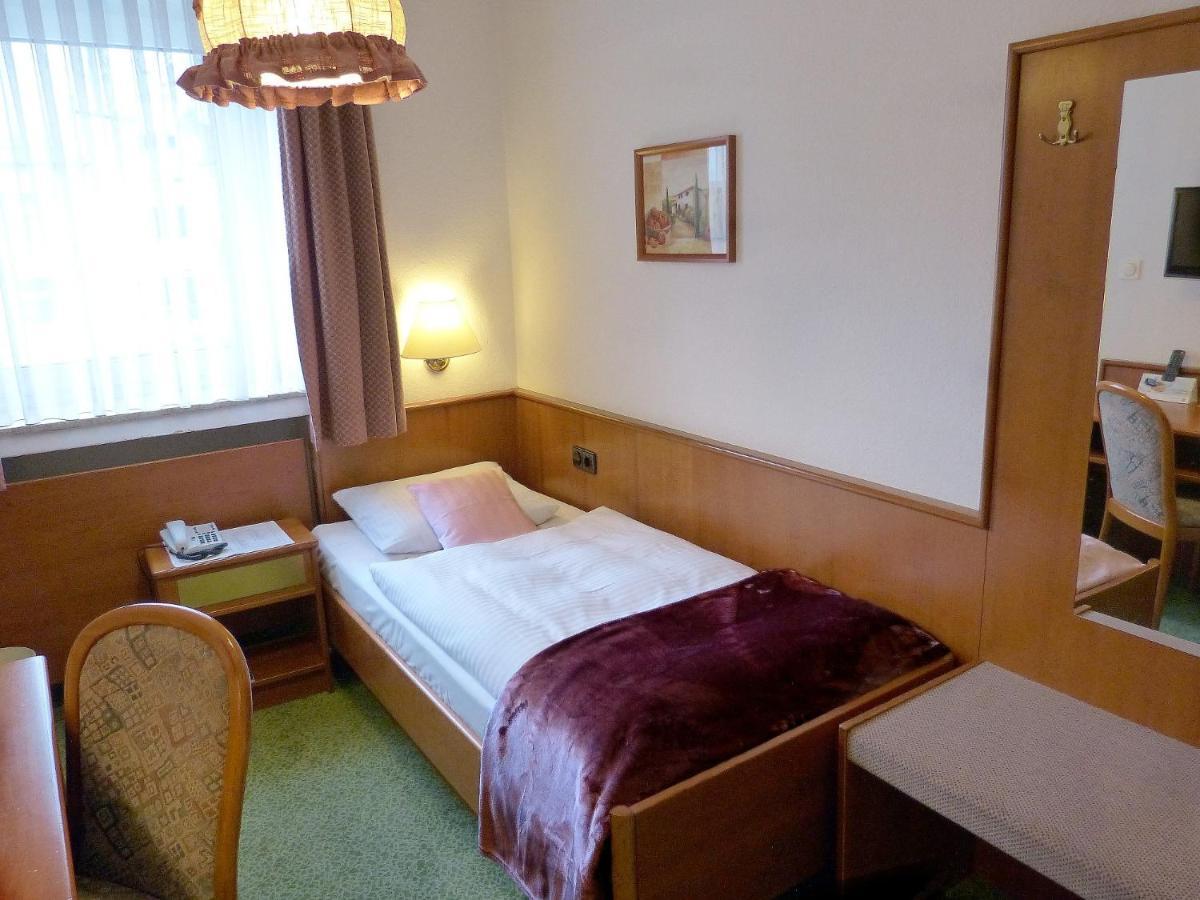 Hotel Wurms ดุสเซลดอร์ฟ ภายนอก รูปภาพ